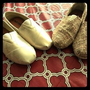 3/$20 Super comfy and unique slip on shoes!